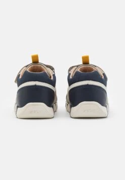 Geox B Iupidoo UnisexSneakers BasseSand/Navy Bambini Scarpe Neonato GE116D032-B11 -Geox Offerte Negozio 0098db287ab64b94895fd3d5c3dfc231