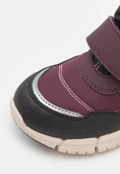 Geox Flexyper GirlStivali Da Neve Dark Burgundy Bambini Stivali GE113K023-G12 -Geox Offerte Negozio 07864abe05a246d98e3c7cc9e79b1e87