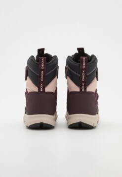 Geox Flexyper GirlStivali Da Neve Dark Burgundy Bambini Stivali GE113K023-G12 -Geox Offerte Negozio 0d6426bc595647d388fd619f925c064b