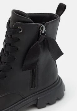 Geox J Junette - Stivaletti Stringati - Black -Geox Offerte Negozio 1d2dac6485904fbf9fd6ecdd3394f099