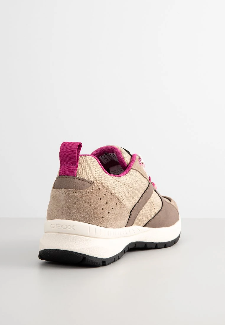 Geox BraiesSneakers BasseLt Taupe Donna Sneakers ZZO1CYU10-B00 3 Geox BraiesSneakers BasseLt Taupe Donna Sneakers ZZO1CYU10-B00 - immagine 3