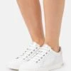 Geox JaysenSneakers BasseWhite/Silver Donna Sneakers GE111A0M5-A12