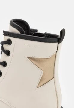 Geox Casey GirlStivaletti StringatiLight Ivory/Platinum Bambini Stivali GE113I02G-A11 -Geox Offerte Negozio 2d3aeef180574409a3e3af4780eec1f9