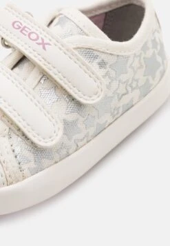 Geox Giisli GirlSneakers BasseOptic White Bambini Sneakers GE113D0BZ-A11 -Geox Offerte Negozio 3bda52b1652f45869850fad5b2079357