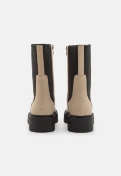 Geox Spherica - Stivali Alti - Sand -Geox Offerte Negozio 4680521ff53e4523b1194cd62a7e5ffd