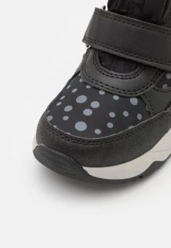 Geox Sentiero Girl AbStivali Da Neve Black/Dark Silver Bambini Stivali GE113K02N-Q11 -Geox Offerte Negozio 4b01a437438b41f4a3c24ed14cf69c6a