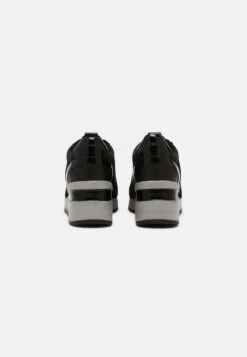 Geox ZosmaSneakers BasseBlack Donna Sneakers GE111N06D-Q11 -Geox Offerte Negozio 57e7fd8867ab468c95dce459b36e8021