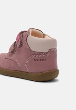Geox Macchia GirlScarpe Primi PassiDark Pink Bambini Scarpe Neonato GE113I02R-J11 -Geox Offerte Negozio 5b1bd5b603094ffb8ec5a0bae176fa55