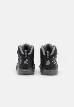 Geox Marvel Avengers Black Panther Light Up Grayjay Sneakers AlteBlack/Silver Bambini Sneakers GE114D0J1-Q11 -Geox Offerte Negozio 647d8400425f4bd7aa1ffd3b5ae79e01