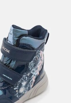 Geox Disney Frozen Elsa Sveggen GirlStivali Da Neve Navy/Platinum Bambini Stivali GE113K02E-K11 -Geox Offerte Negozio 994112b4dc9d405a8ef0a79ff53f2ff9