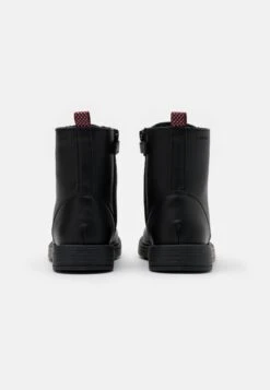 Geox Eclair Girl - Stivaletti Stringati - Black -Geox Offerte Negozio 997601785ffc4e74915260e142f1593e