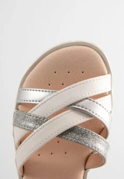 Geox Coralie SandaliWhite/Silver Bambini Sandali ZZO1VM971-A00 -Geox Offerte Negozio 99e0e20a68c44354910d5dab39c84778
