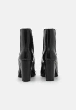 Geox D Walk Pleasure 85Stivaletti Con TaccoBlack Donna Stivaletti GE111N0AZ-Q11 -Geox Offerte Negozio c76b68e6277c47e59ecaf2a7f526ee82