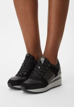 Geox Offerte Negozio 5 Geox ZosmaSneakers BasseBlack Donna Sneakers GE111N06D-Q11