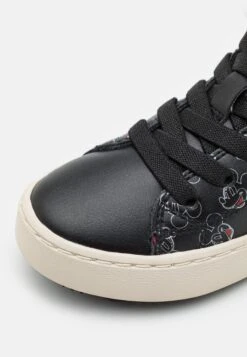 Geox Disney Classic Mickey Mouse Kalispera UnisexSneakers AlteBlack/Silver Bambini Sneakers GE116D02W-Q11 -Geox Offerte Negozio eb9a1dba351846f28cd011ef249fcaed