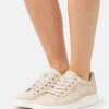 Geox LauressaSneakers BasseLight Taupe Donna Sneakers GE111A105-B11