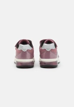 Geox Spaceclub Girl Light UpSneakers BasseDark Pink/Silver Bambini Sneakers GE113D0I1-J11 -Geox Offerte Negozio f1c7f349ad7d4fc1b9d7ccf23c91e6bd